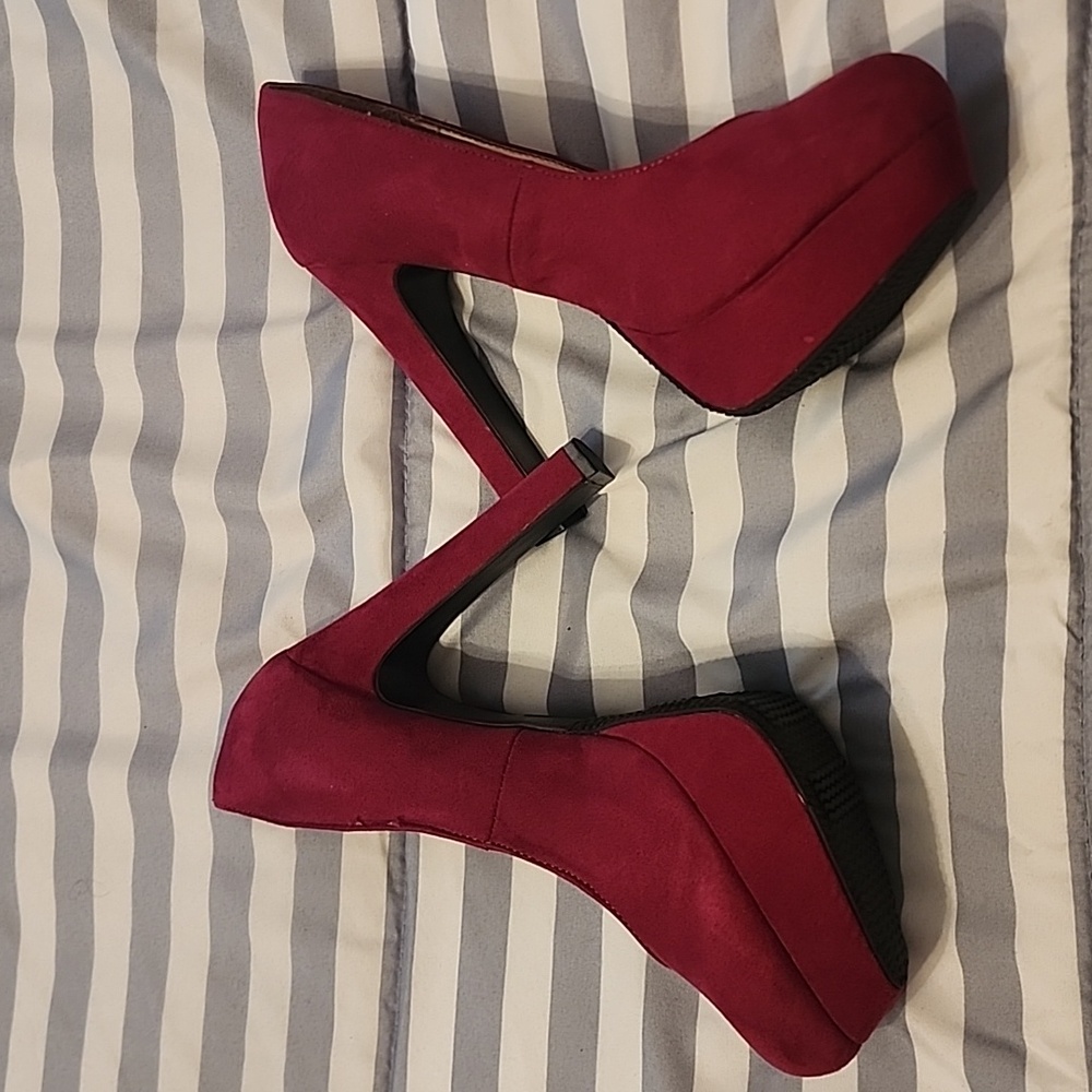 Mossimo Pumps - Picture 2 of 4